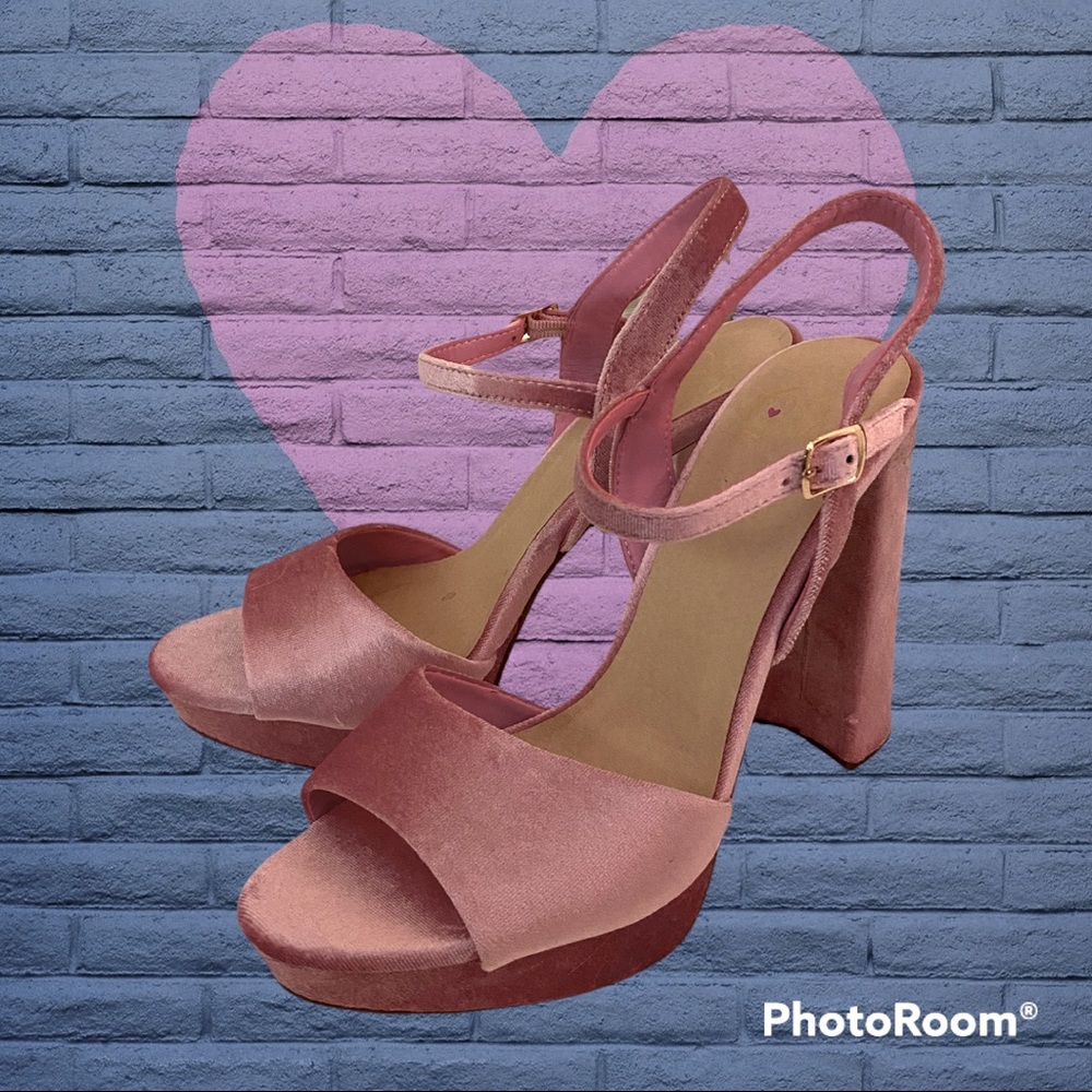 NWOT Pink Velvet Heels